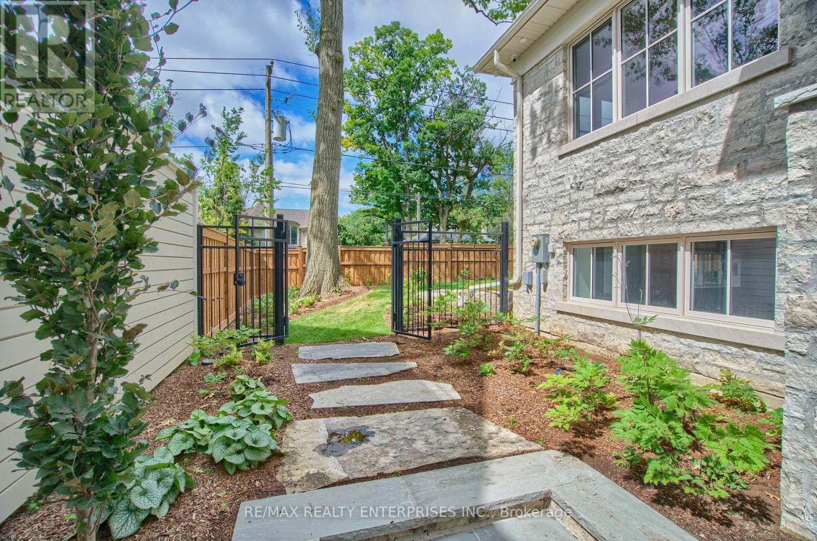 1322 Minaki Road, Mississauga, ON - Outdoor