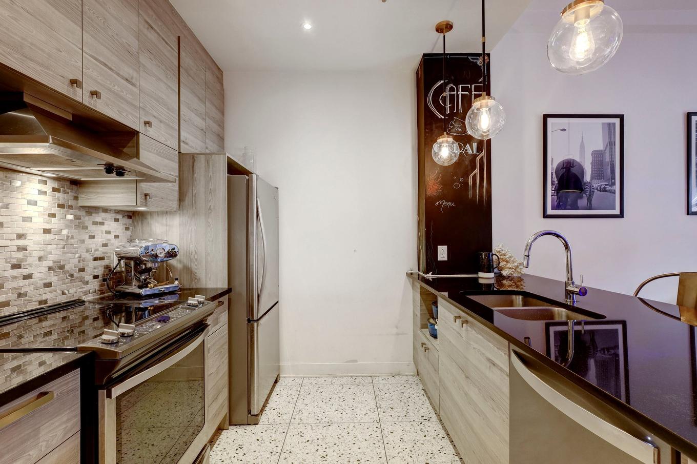 Cuisine - 202-60 Rue Jean-Talon O., Montréal (Rosemont/La Petite-Patrie), QC - Indoor Photo Showing Kitchen With Double Sink With Upgraded Kitchen