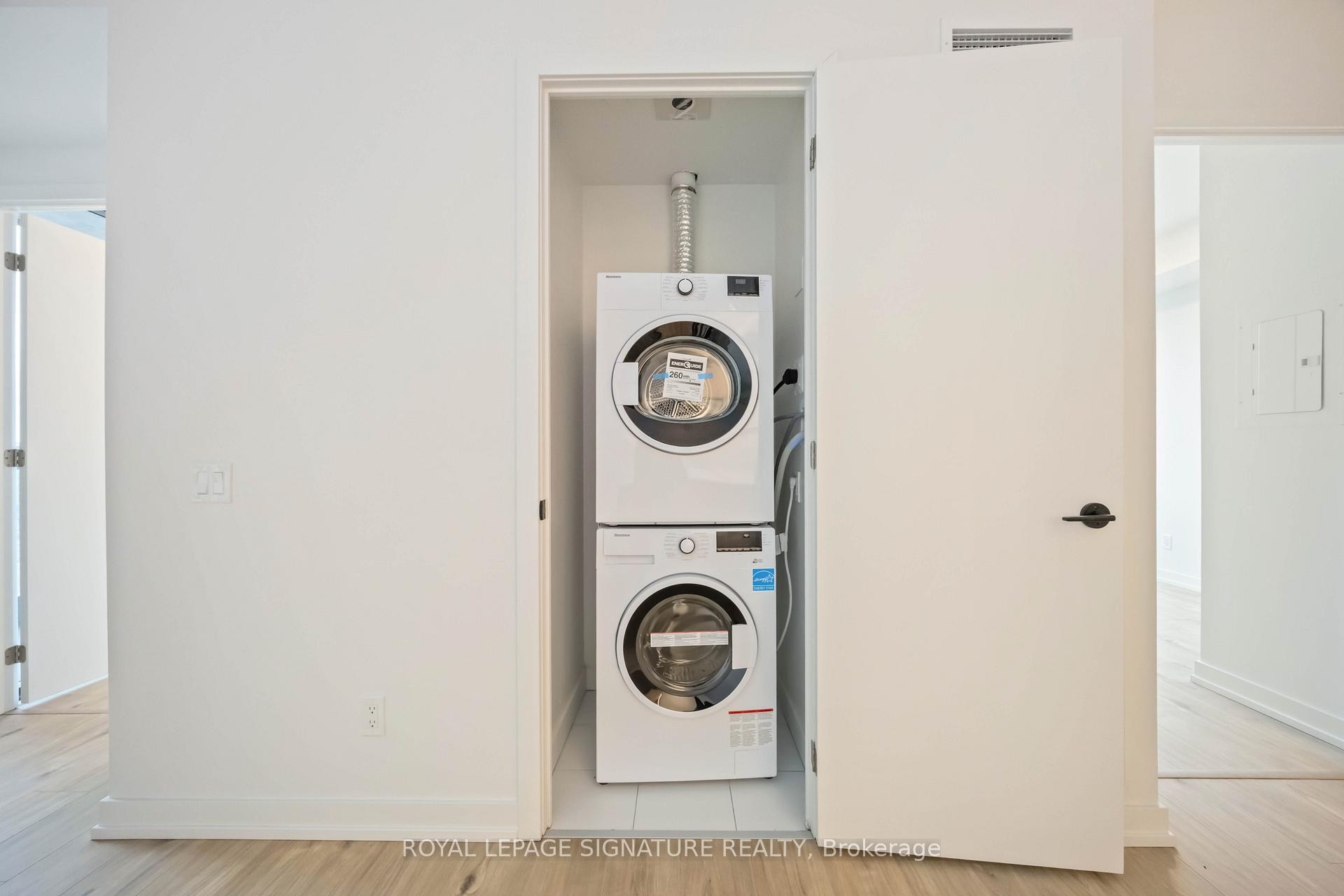 1204-33 Parliament Street, Toronto, ON - Indoor Photo Showing Laundry Room