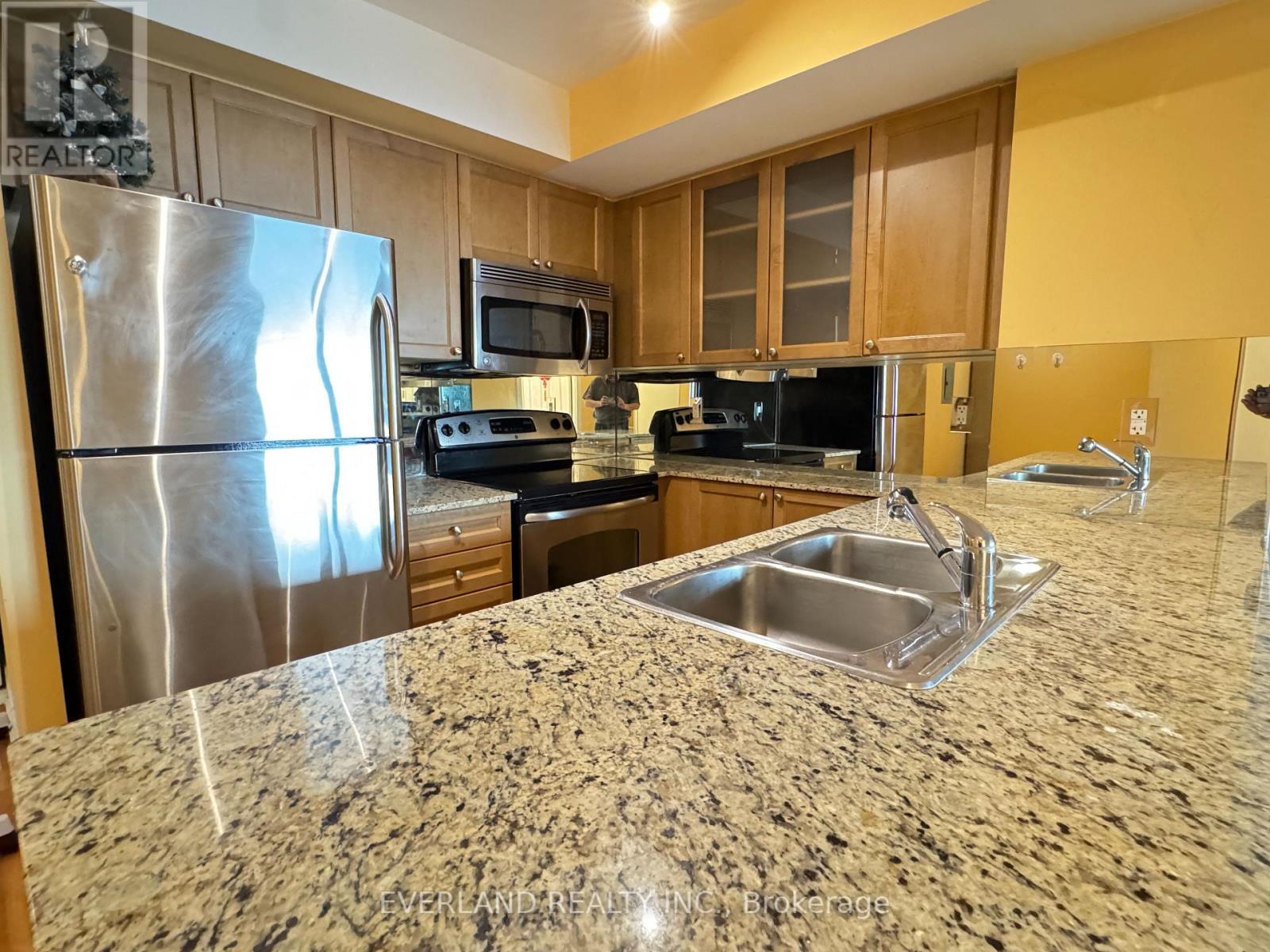 3009 - 761 Bay Street, Toronto, ON - Indoor Photo Showing Kitchen With Double Sink