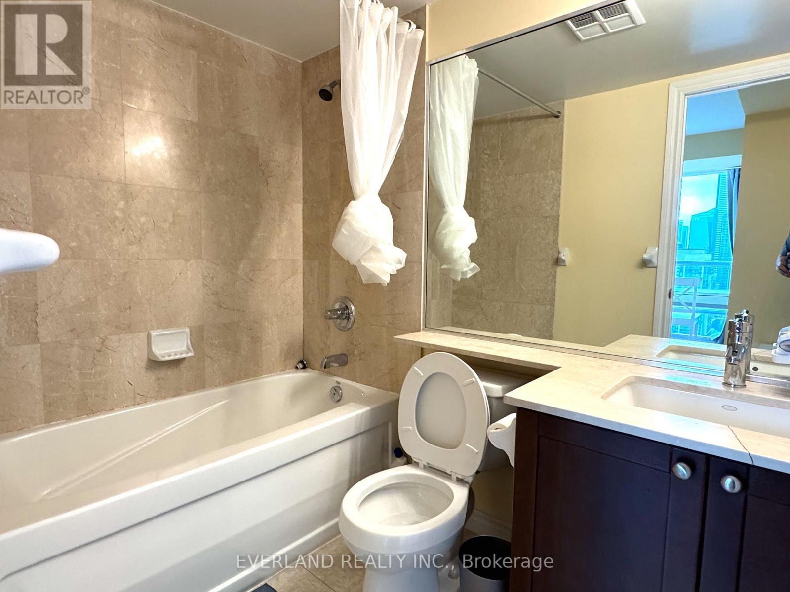 3009 - 761 Bay Street, Toronto, ON - Indoor Photo Showing Bathroom