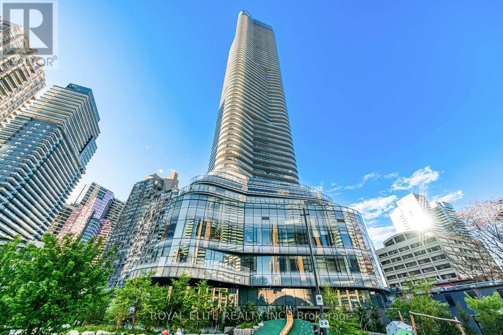 612 - 11 Wellesley Street W, Toronto, ON - Outdoor With Facade