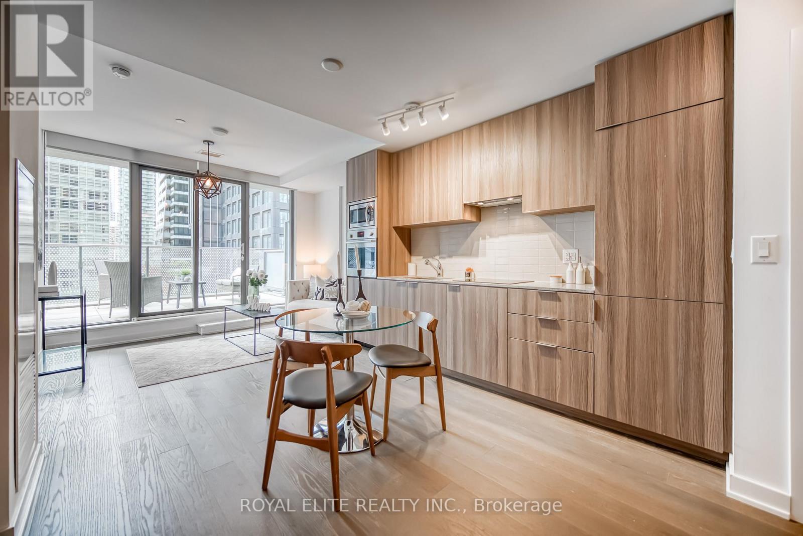 612 - 11 Wellesley Street W, Toronto, ON - Indoor