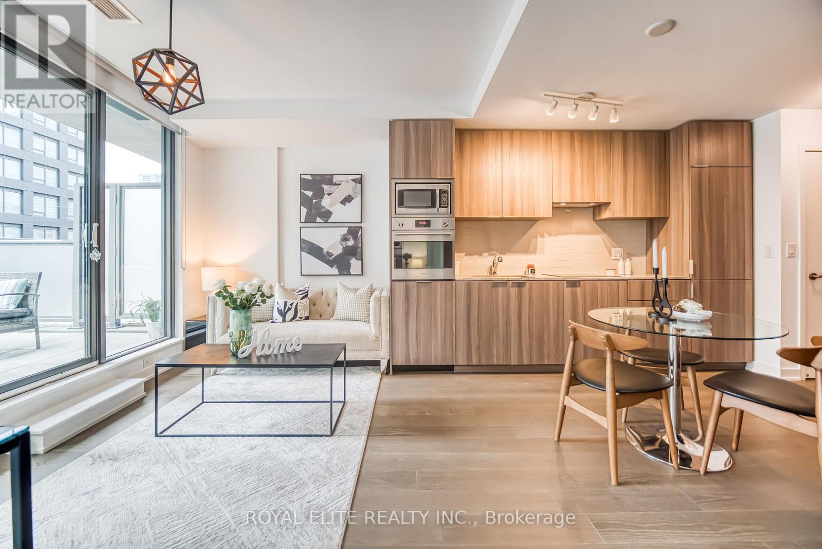 612 - 11 Wellesley Street W, Toronto, ON - Indoor