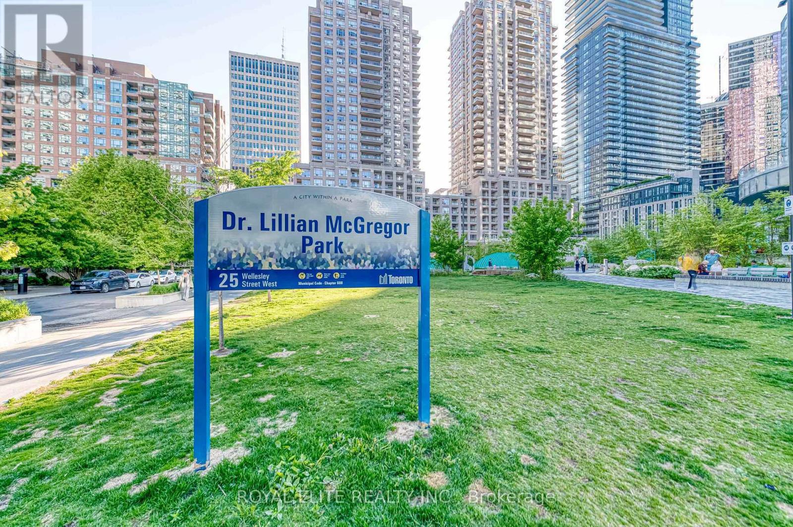 612 - 11 Wellesley Street W, Toronto, ON - Outdoor