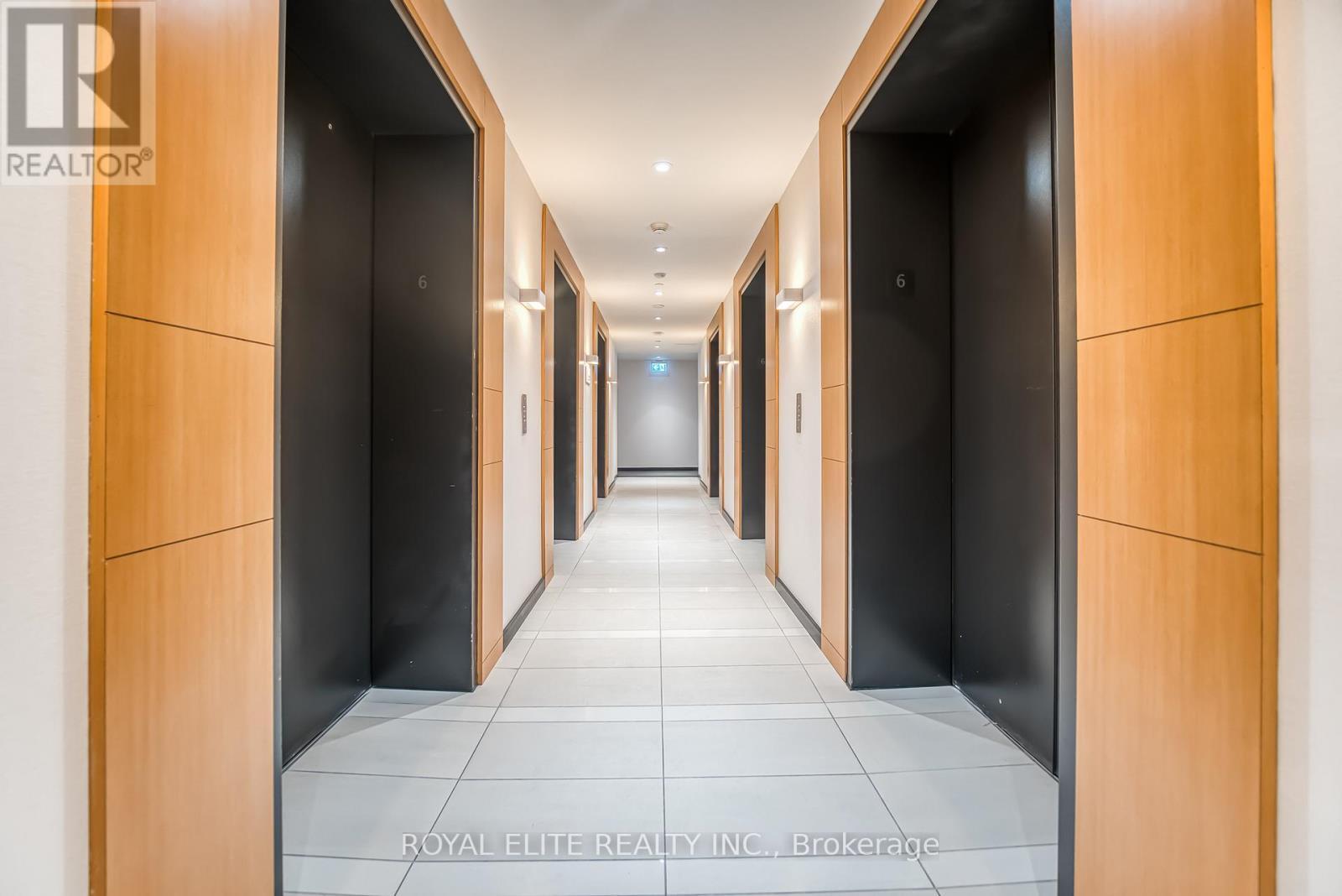 612 - 11 Wellesley Street W, Toronto, ON - Indoor Photo Showing Other Room