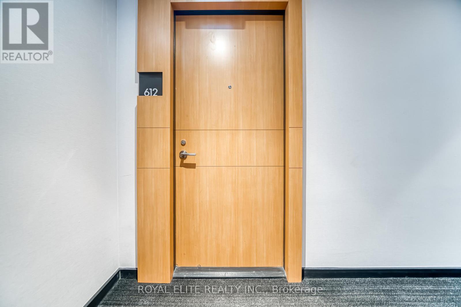 612 - 11 Wellesley Street W, Toronto, ON - Indoor Photo Showing Other Room