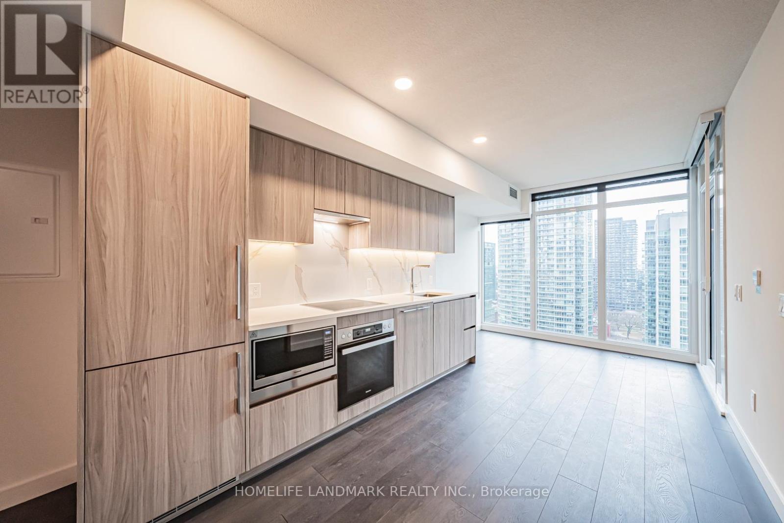 2315 - 1 Concord Cityplace Way, Toronto, ON - Indoor Photo Showing Kitchen
