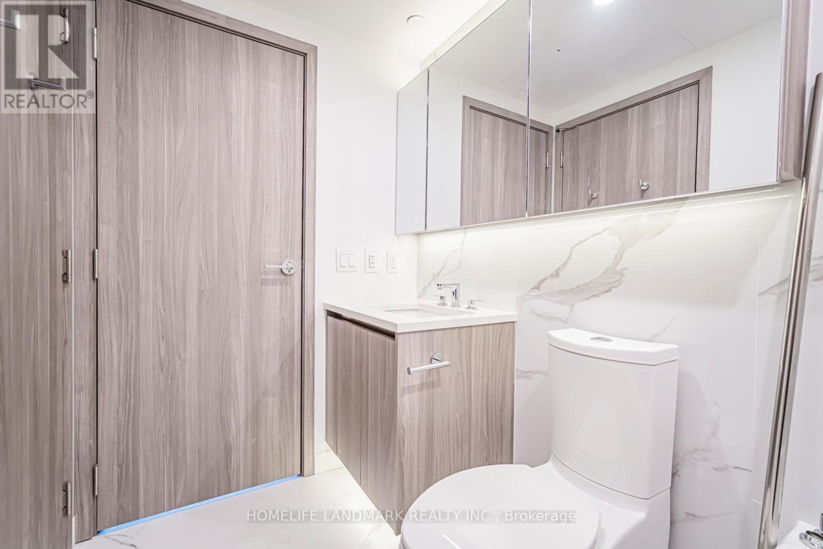 2315 - 1 Concord Cityplace Way, Toronto, ON - Indoor Photo Showing Bathroom