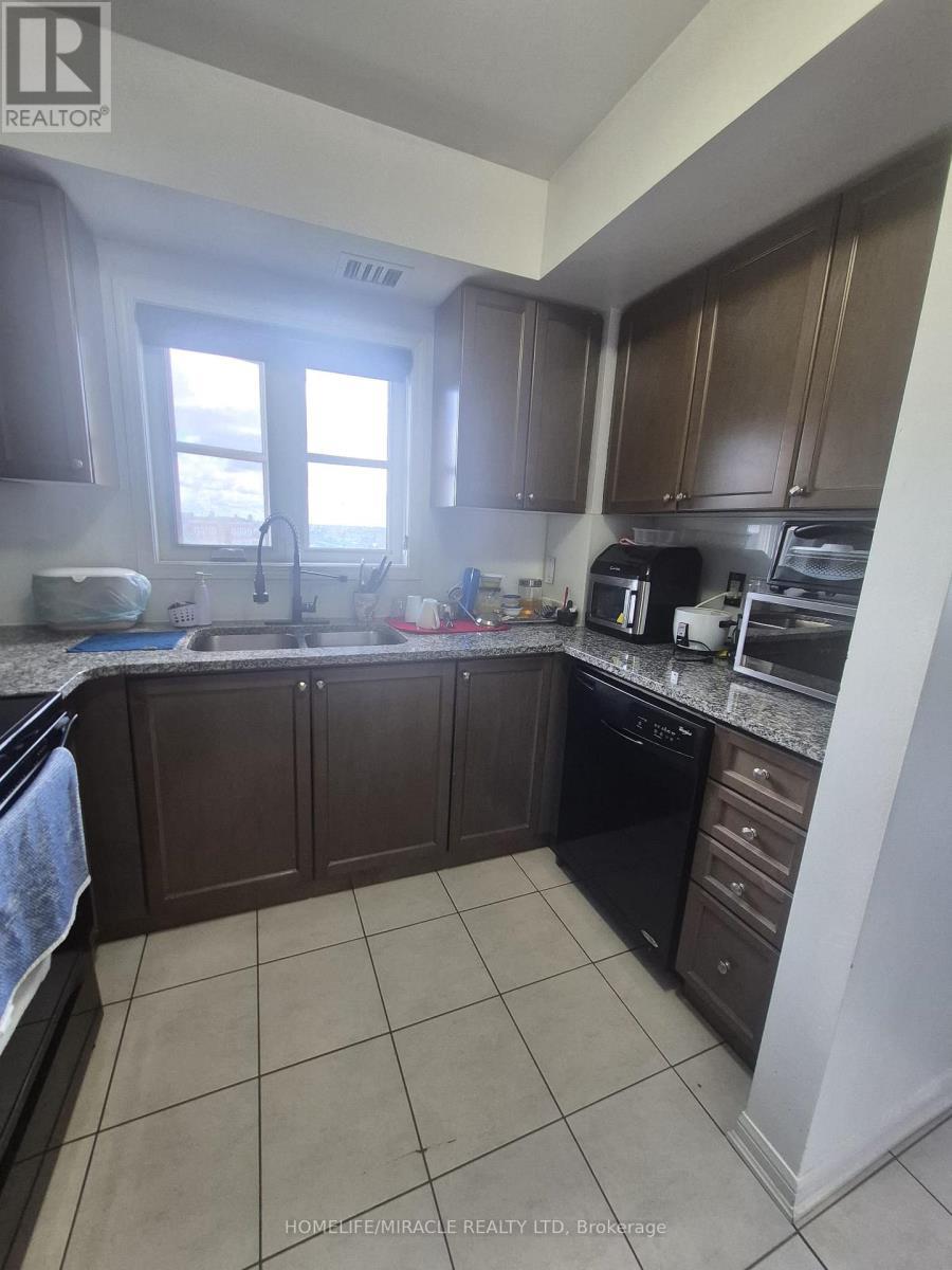 404 - 70 Baycliffe Crescent, Brampton, ON - Indoor Photo Showing Kitchen