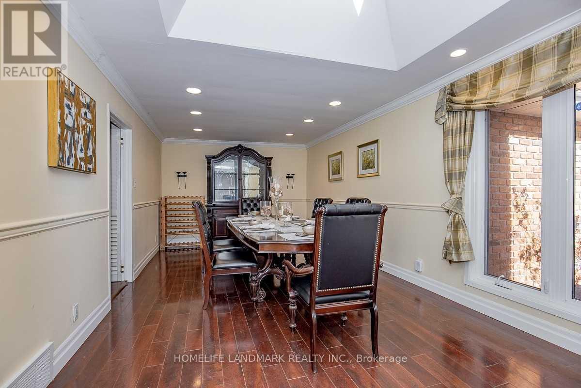2301 Bennington Gate, Oakville, ON - Indoor Photo Showing Dining Room