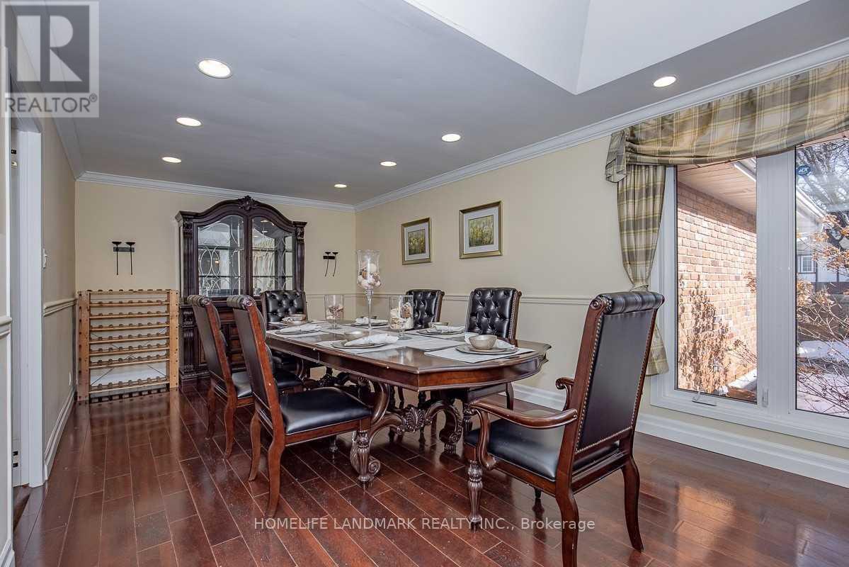 2301 Bennington Gate, Oakville, ON - Indoor Photo Showing Dining Room