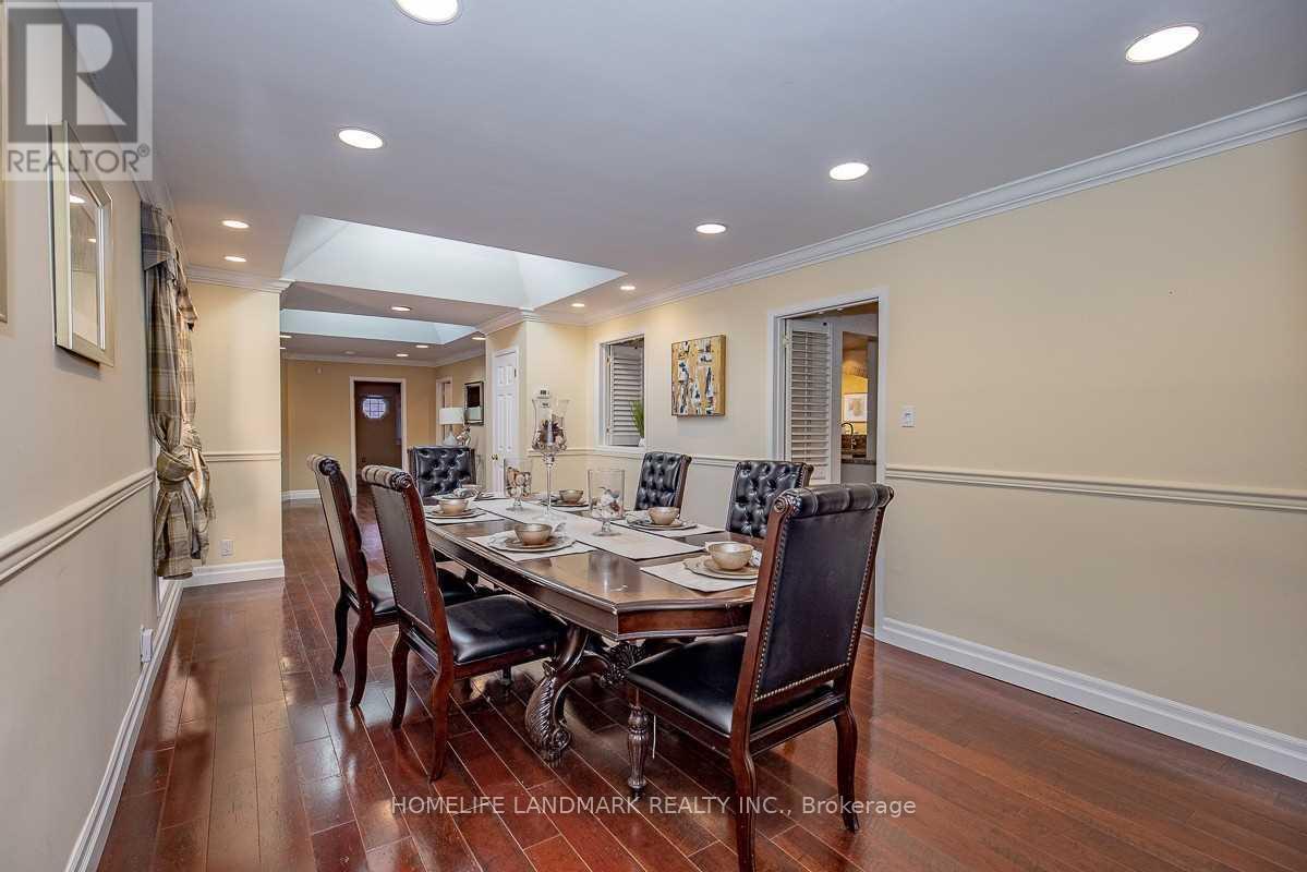 2301 Bennington Gate, Oakville, ON - Indoor Photo Showing Dining Room