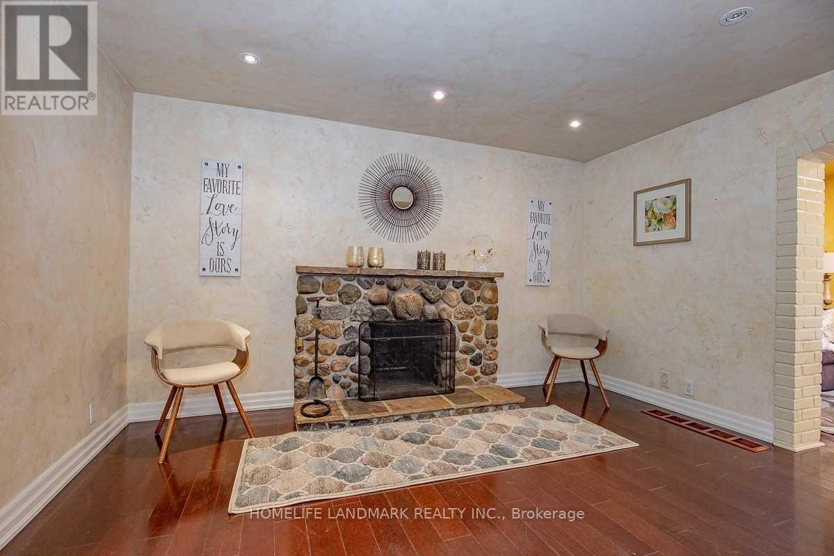 2301 Bennington Gate, Oakville, ON - Indoor Photo Showing Living Room With Fireplace
