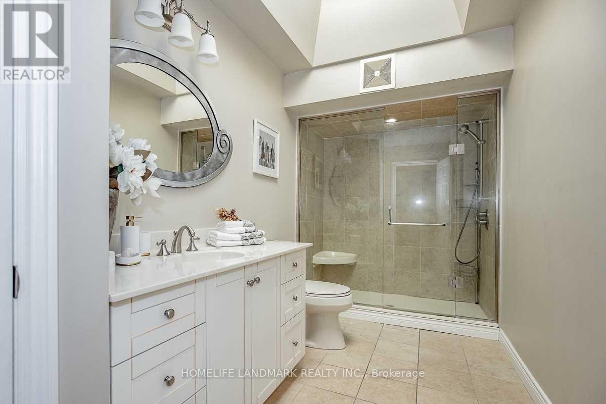 2301 Bennington Gate, Oakville, ON - Indoor Photo Showing Bathroom
