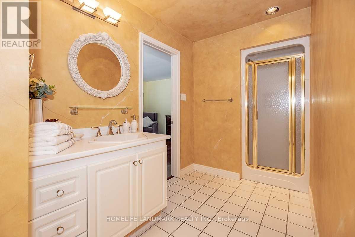 2301 Bennington Gate, Oakville, ON - Indoor Photo Showing Bathroom