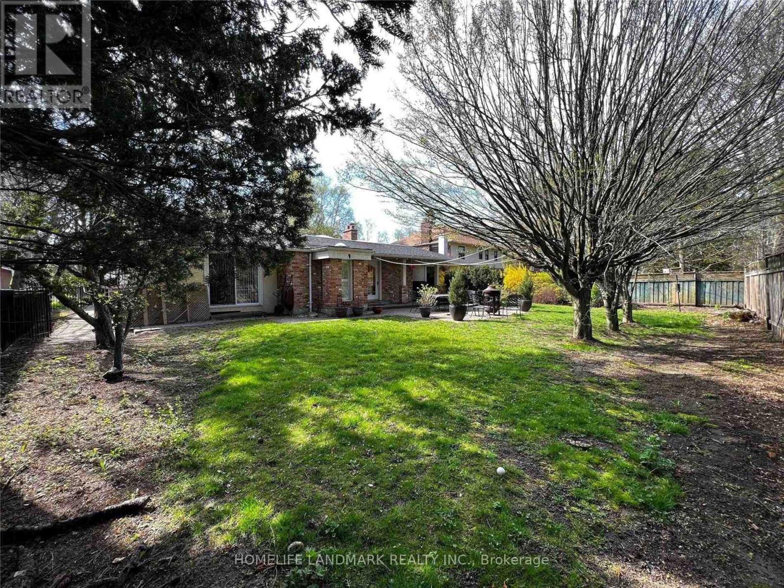 2301 Bennington Gate, Oakville, ON - Outdoor