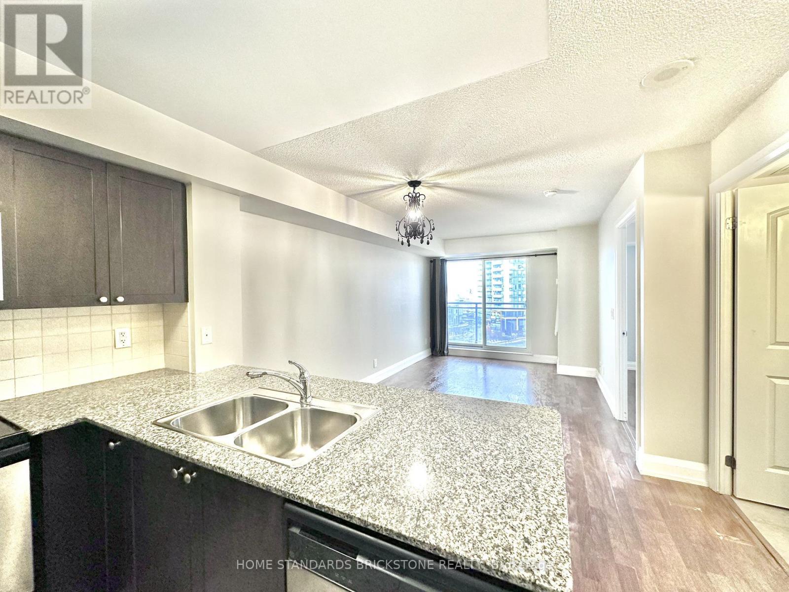 603 - 1070 Sheppard Avenue W, Toronto, ON - Indoor Photo Showing Kitchen With Double Sink