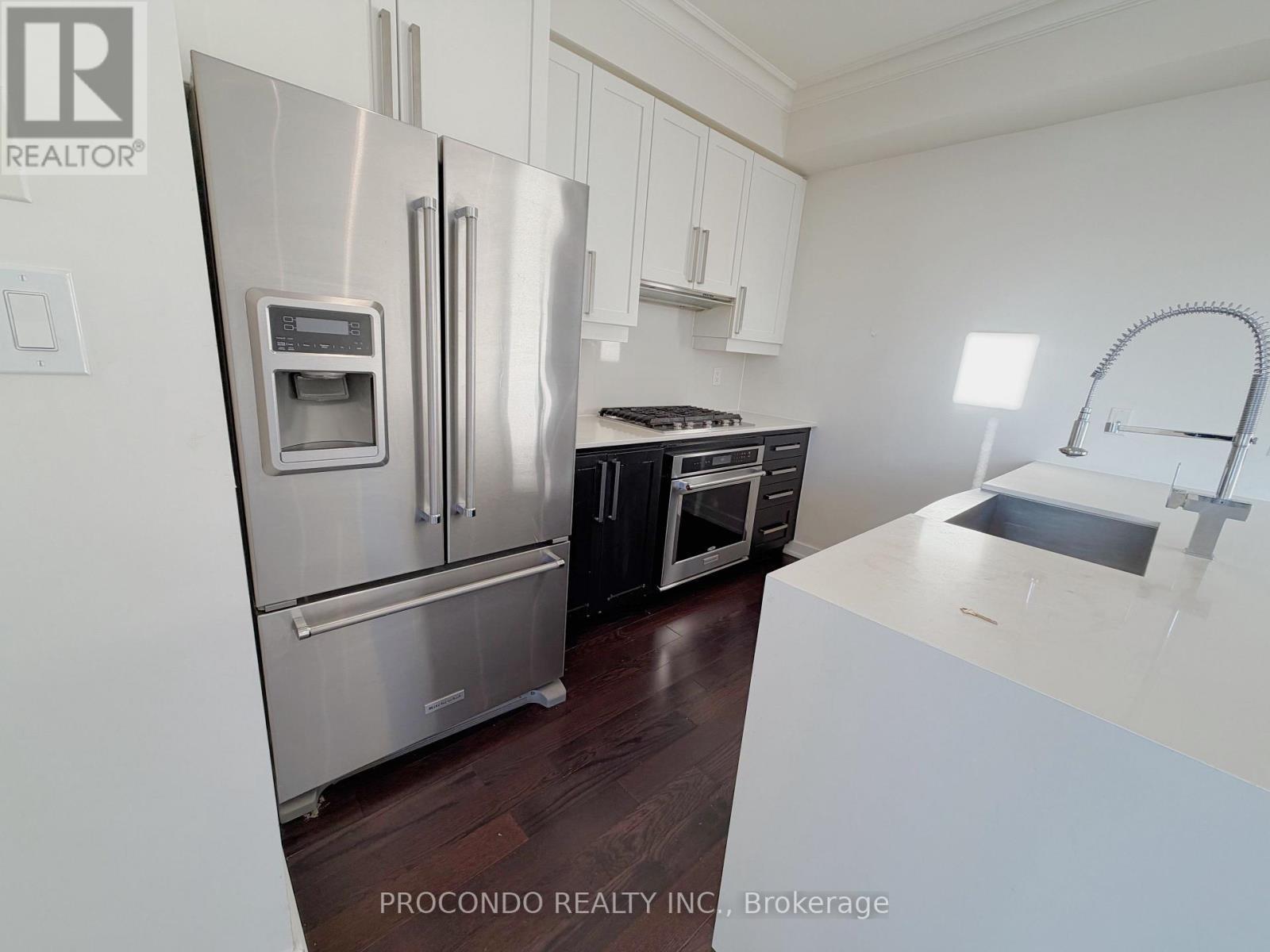 Th10 - 4070 Parkside Village Drive, Mississauga, ON - Indoor Photo Showing Kitchen With Upgraded Kitchen