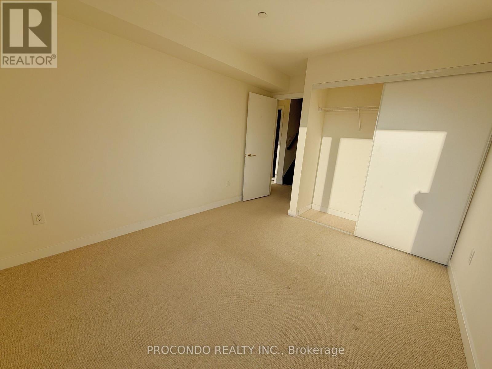 Th10 - 4070 Parkside Village Drive, Mississauga, ON - Indoor Photo Showing Other Room