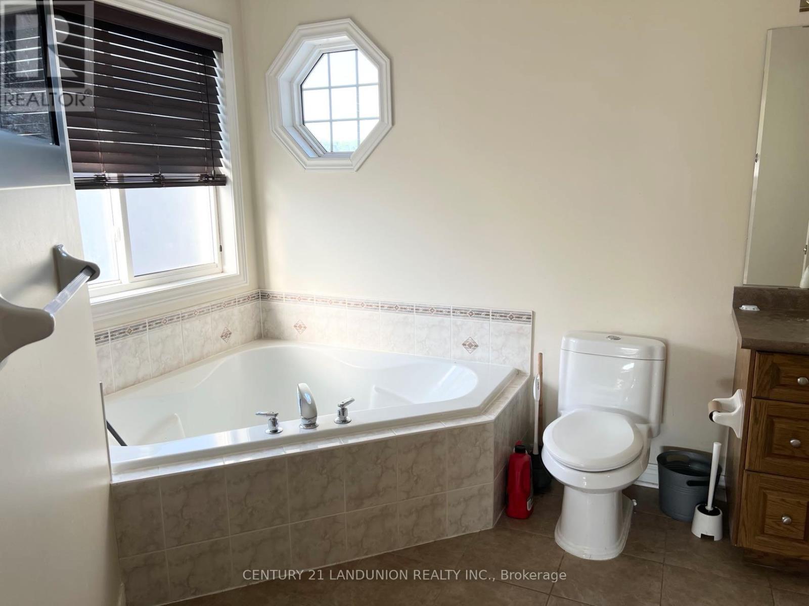 281 Winterberry Boulevard, Thorold, ON - Indoor Photo Showing Bathroom