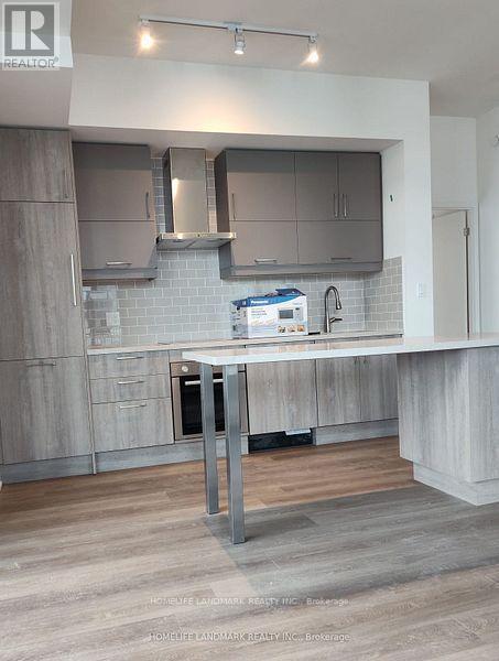 C918 - 38 Simcoe Promenade, Markham, ON - Indoor Photo Showing Kitchen With Upgraded Kitchen