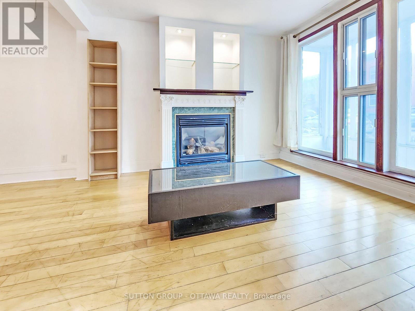 171 Cathcart Street, Ottawa, ON - Indoor Photo Showing Living Room With Fireplace
