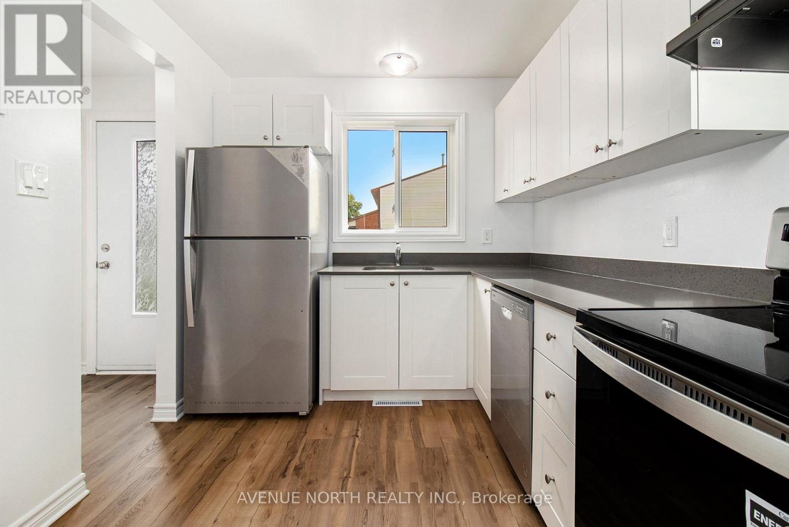18 - 1444 Foxwell Street, Ottawa, ON - Indoor Photo Showing Kitchen