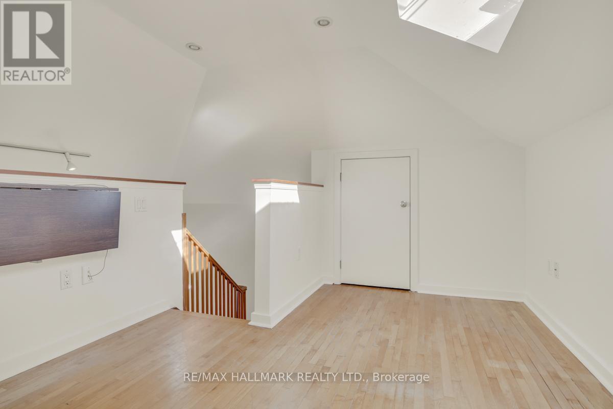 Perfect lounge area - Coach House - 321 Palmerston Boulevard, Toronto, ON - Indoor Photo Showing Other Room