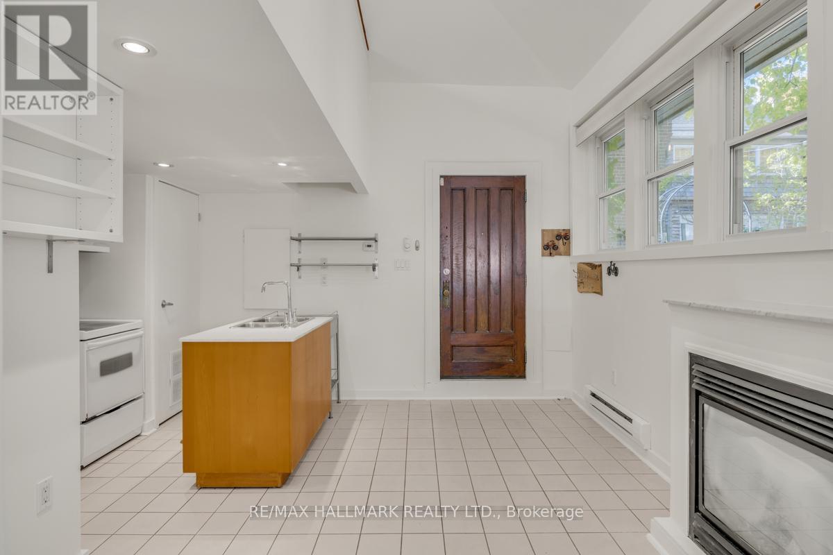 Coach House - 321 Palmerston Boulevard, Toronto, ON - Indoor With Fireplace