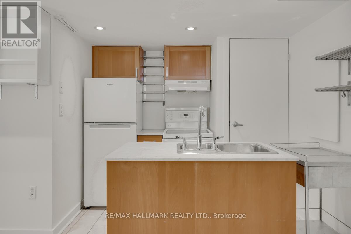 Coach House - 321 Palmerston Boulevard, Toronto, ON - Indoor Photo Showing Kitchen With Double Sink