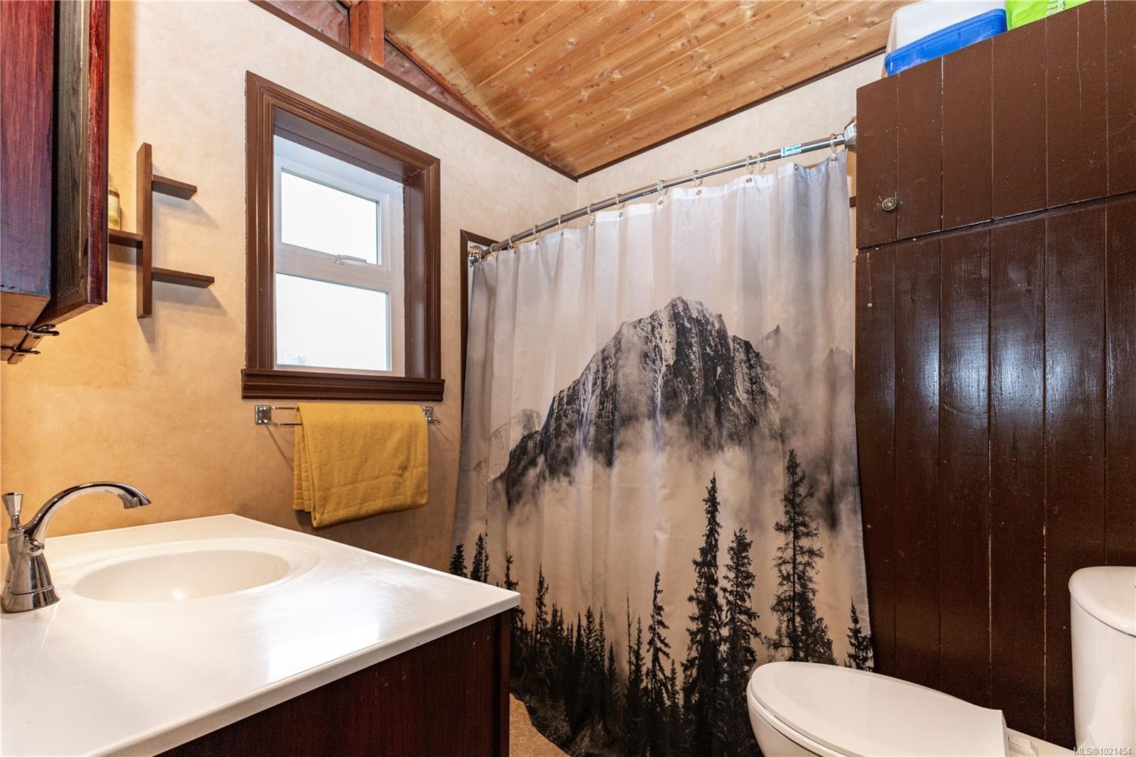 1877 Mountview Dr, Sayward, BC