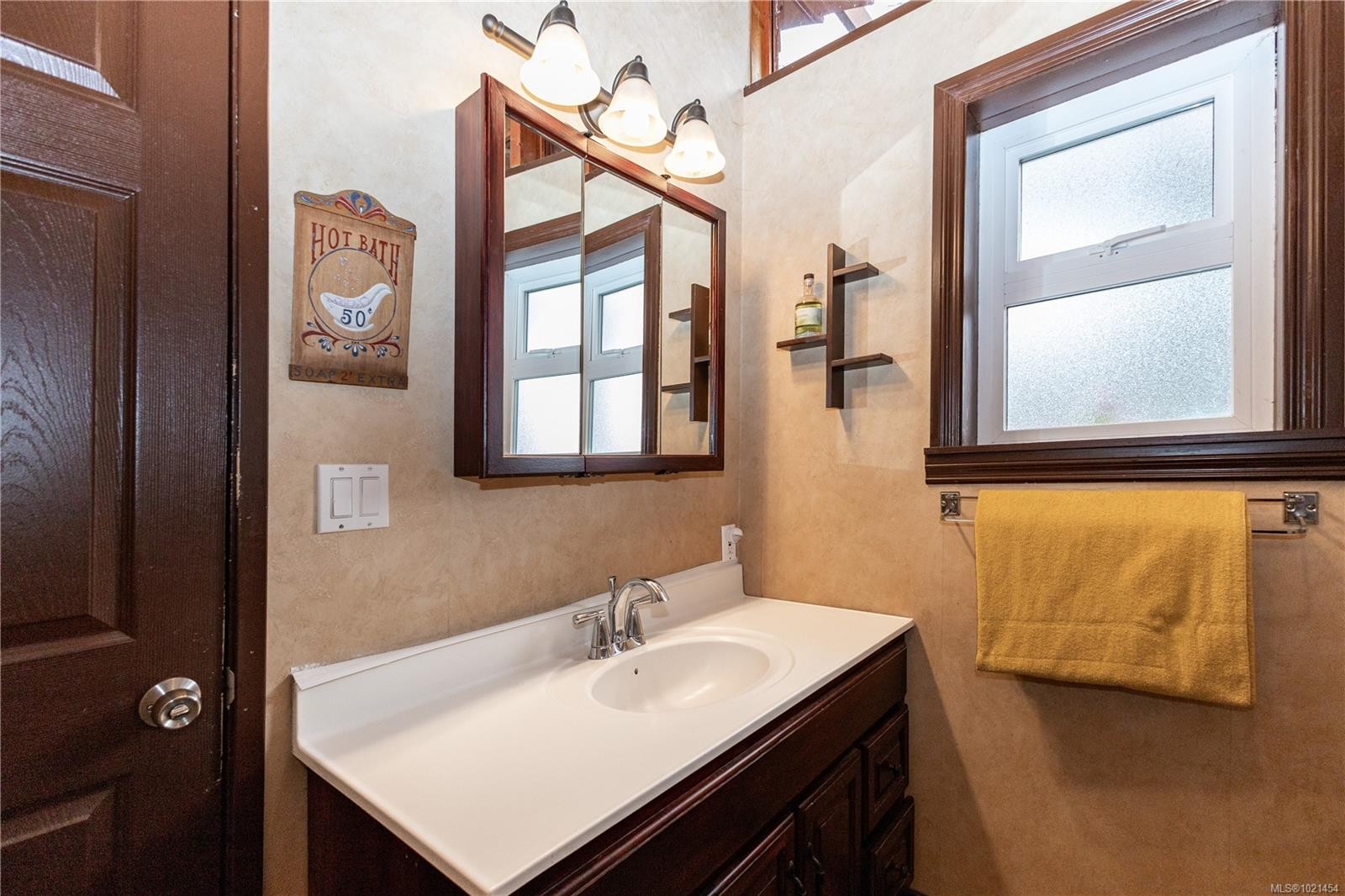 1877 Mountview Dr, Sayward, BC