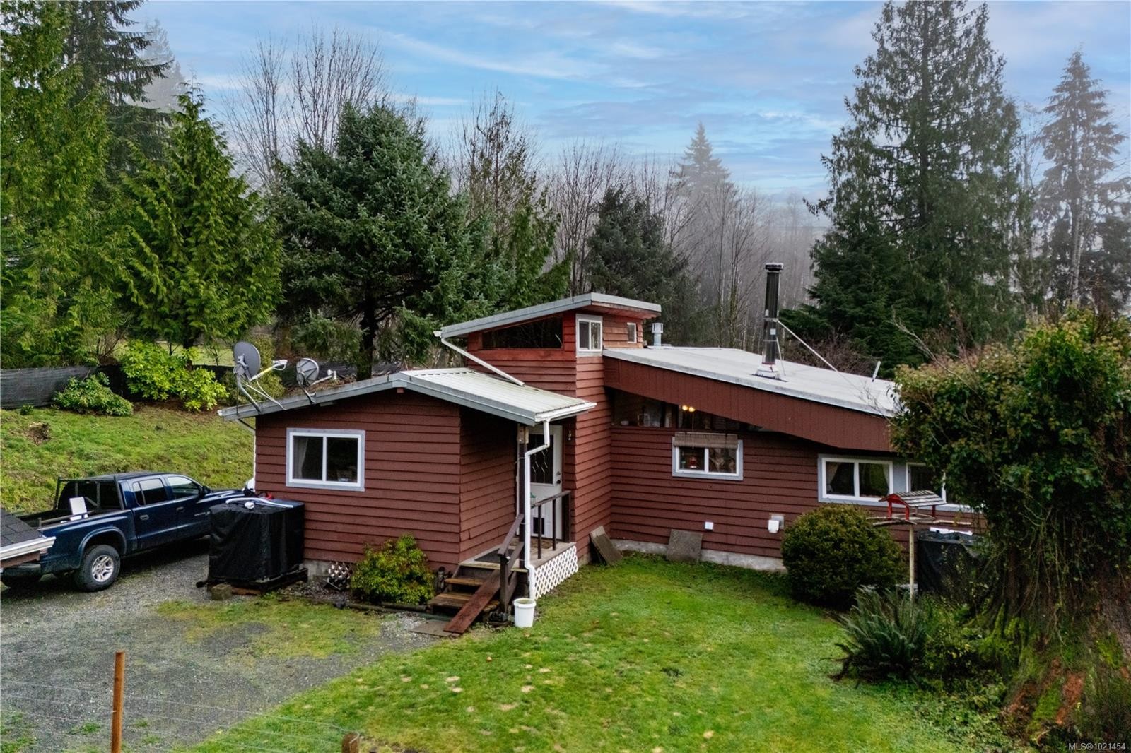 1877 Mountview Dr, Sayward, BC