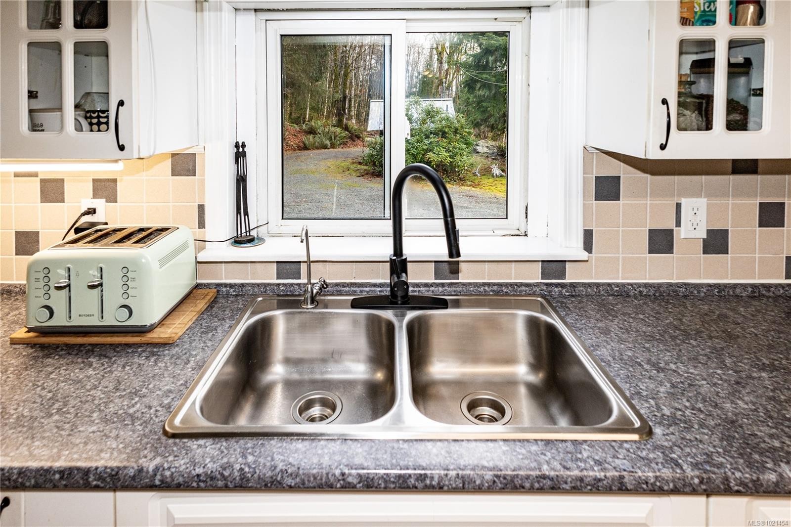 1877 Mountview Dr, Sayward, BC