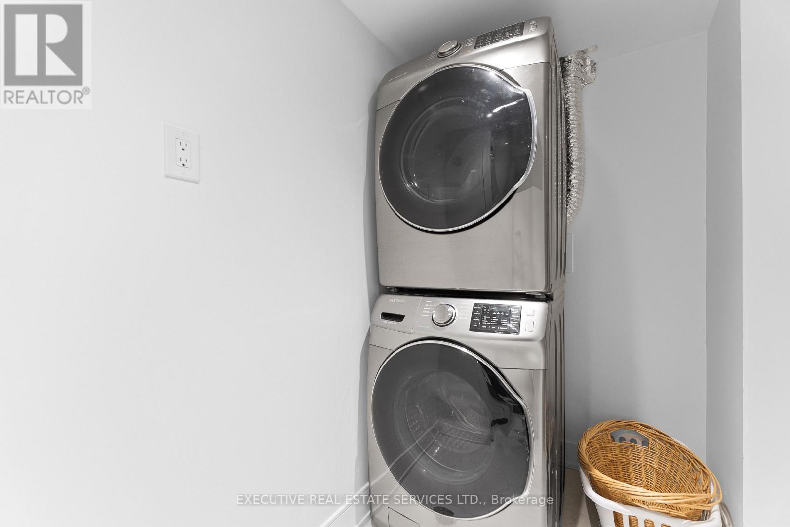 7068 Bannockburn Court, Mississauga, ON - Indoor Photo Showing Laundry Room