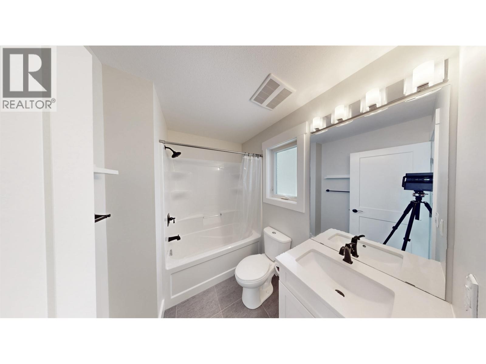 8207 81A Street, Fort St. John, BC - Indoor Photo Showing Bathroom