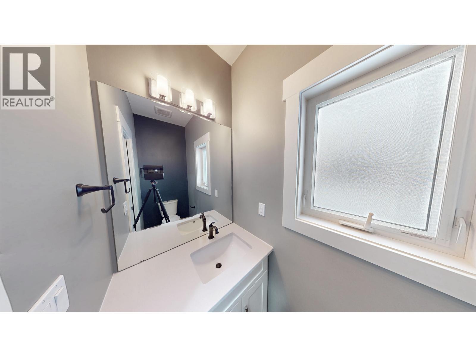 8207 81A Street, Fort St. John, BC - Indoor Photo Showing Bathroom