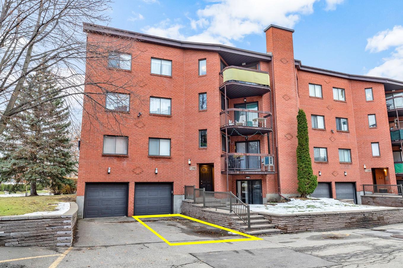 Frontage - 301-1390 Rue Hyman, Montréal (Pierrefonds-Roxboro), QC - Outdoor With Balcony With Facade