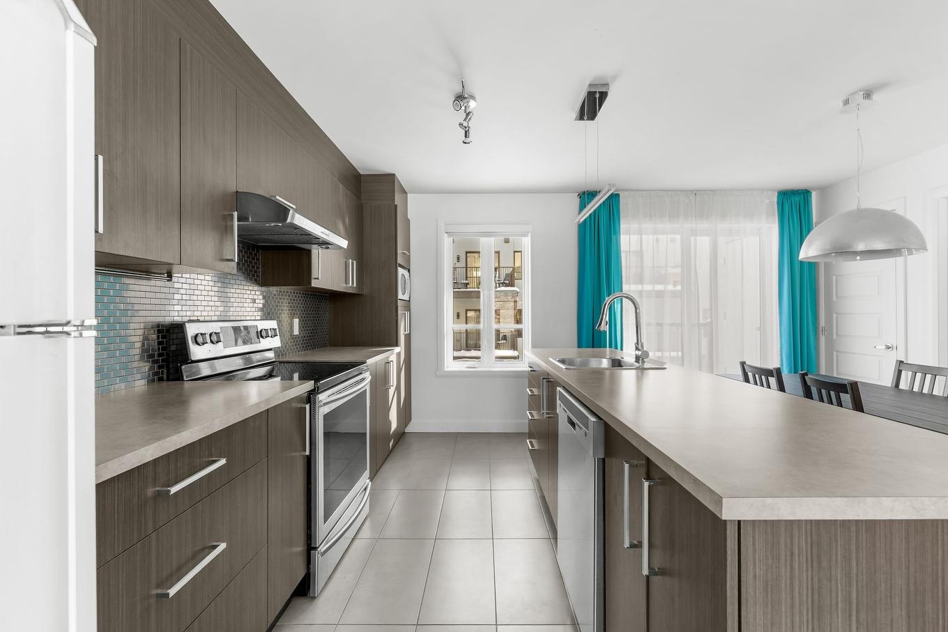 Kitchen - 8601 Boul. St-Jacques, Québec (Les Rivières), QC - Indoor Photo Showing Kitchen With Upgraded Kitchen