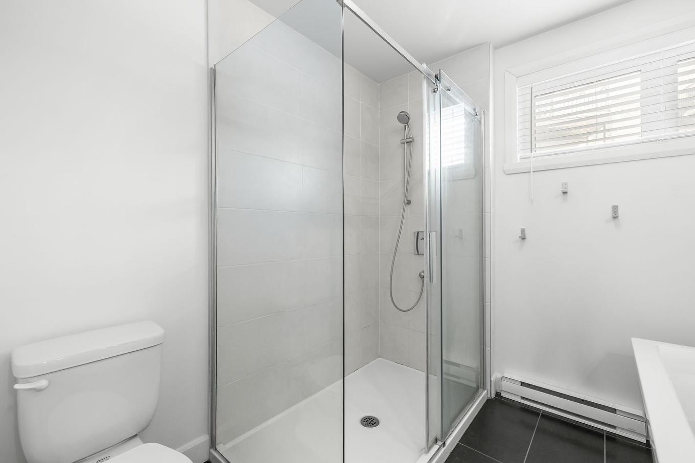 Bathroom - 8601 Boul. St-Jacques, Québec (Les Rivières), QC - Indoor Photo Showing Bathroom