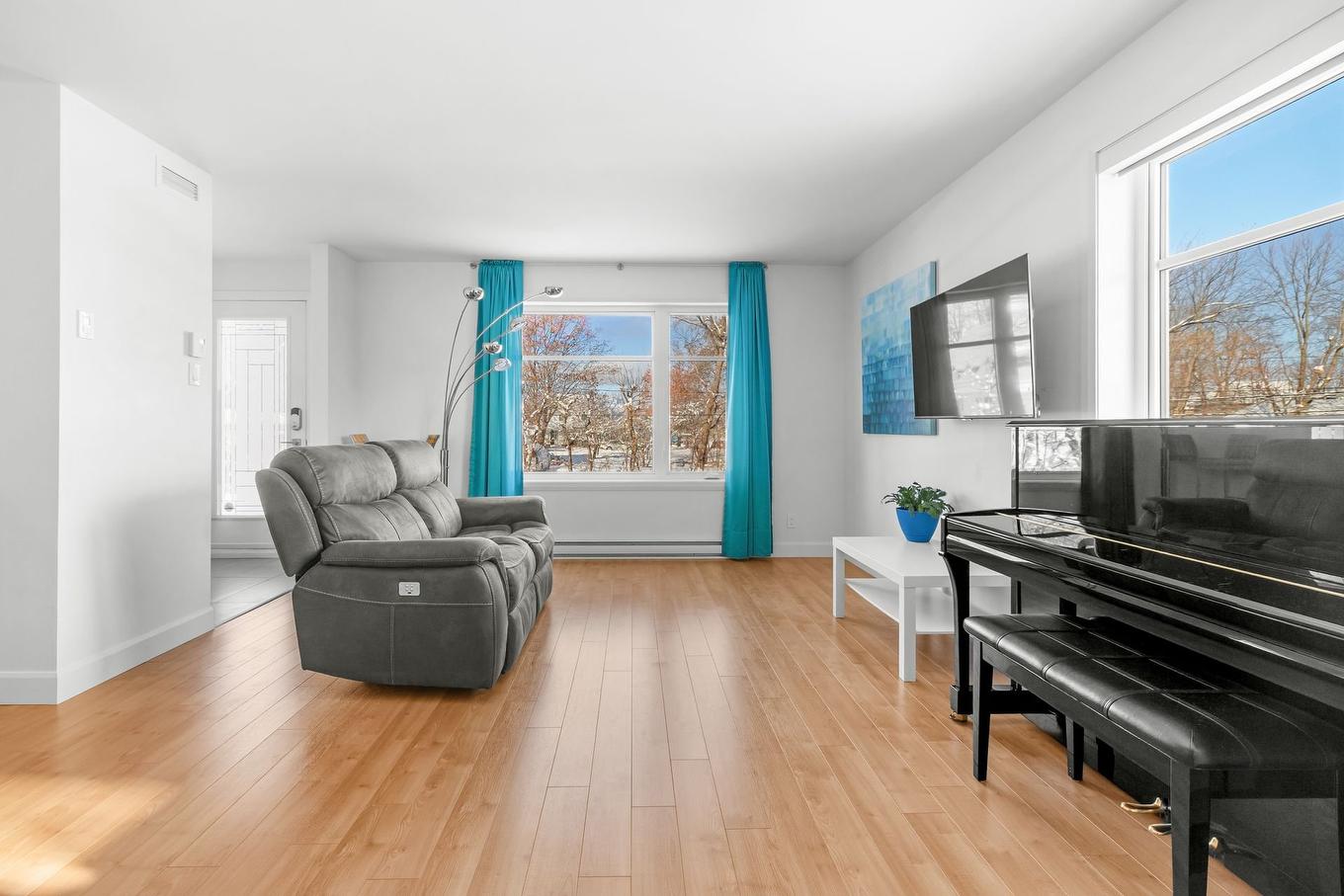 Living room - 8601 Boul. St-Jacques, Québec (Les Rivières), QC - Indoor Photo Showing Other Room