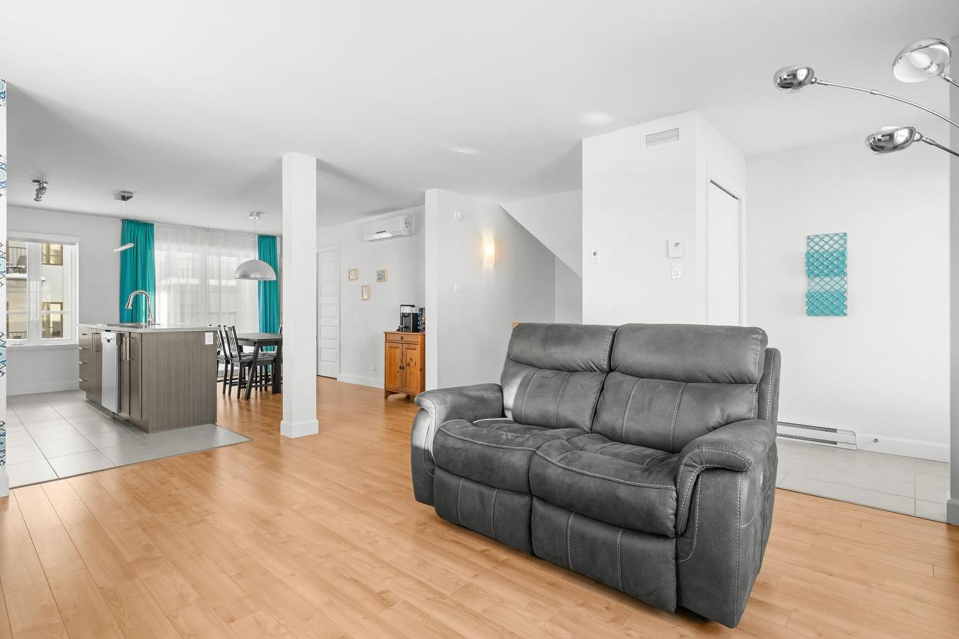 Living room - 8601 Boul. St-Jacques, Québec (Les Rivières), QC - Indoor Photo Showing Living Room