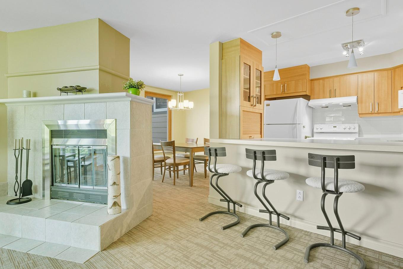 Overall view - 203 Mtée Victor-Nymark, Saint-Sauveur, QC - Indoor Photo Showing Kitchen