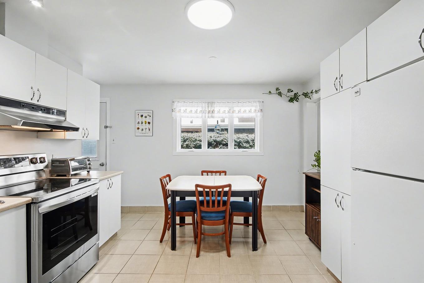 Kitchen - 3595 Rue Duvernay, Longueuil (Saint-Hubert), QC - Indoor