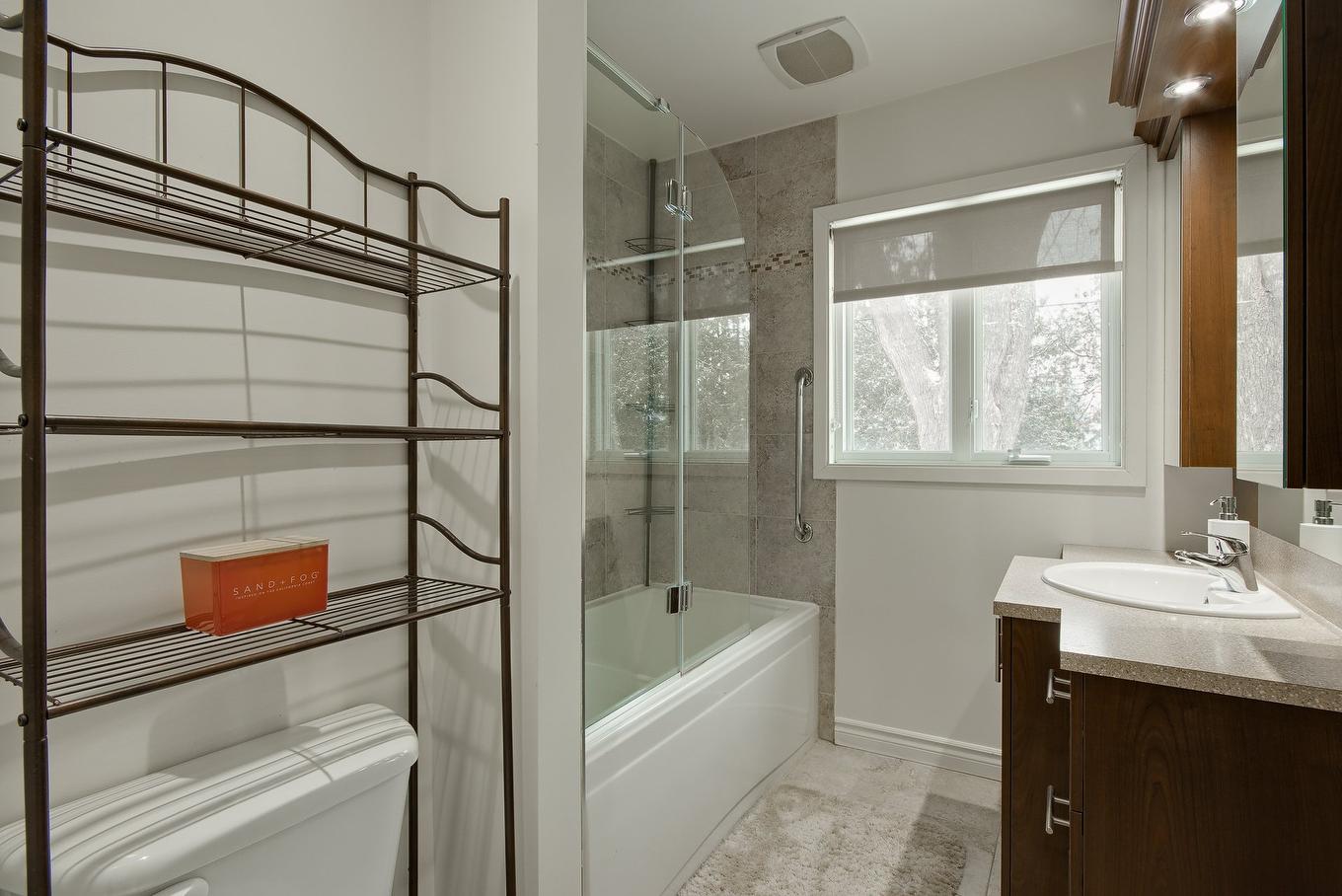 Bathroom - 3595 Rue Duvernay, Longueuil (Saint-Hubert), QC - Indoor Photo Showing Bathroom