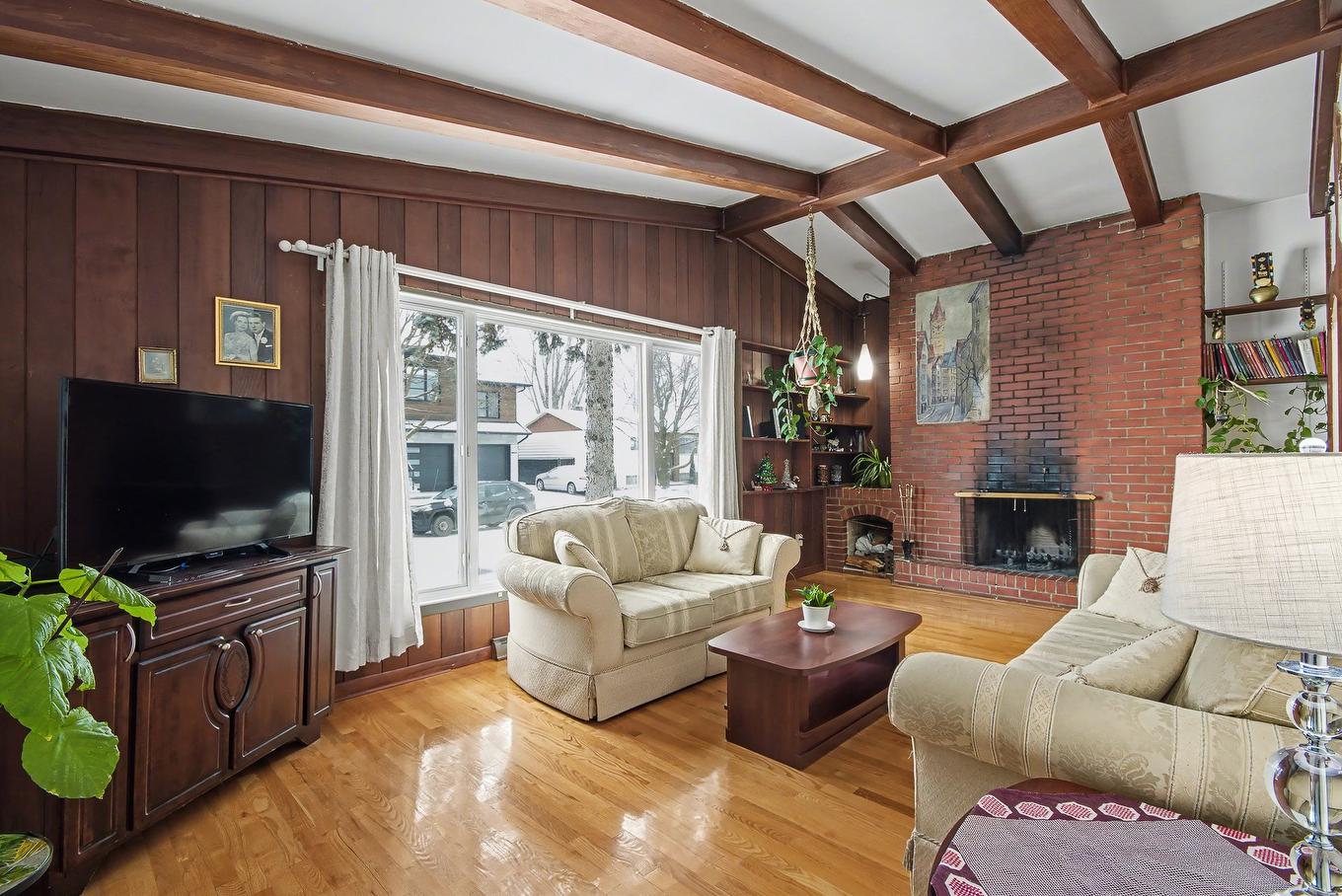 Living room - 3595 Rue Duvernay, Longueuil (Saint-Hubert), QC - Indoor Photo Showing Living Room With Fireplace