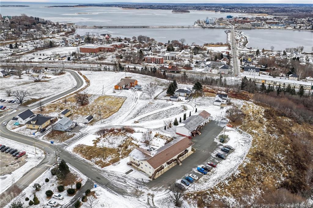 725 Univesity Dr, Bathurst, NB