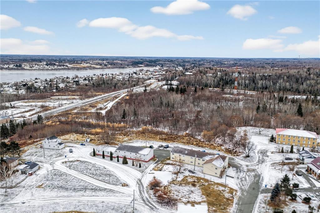 725 Univesity Dr, Bathurst, NB