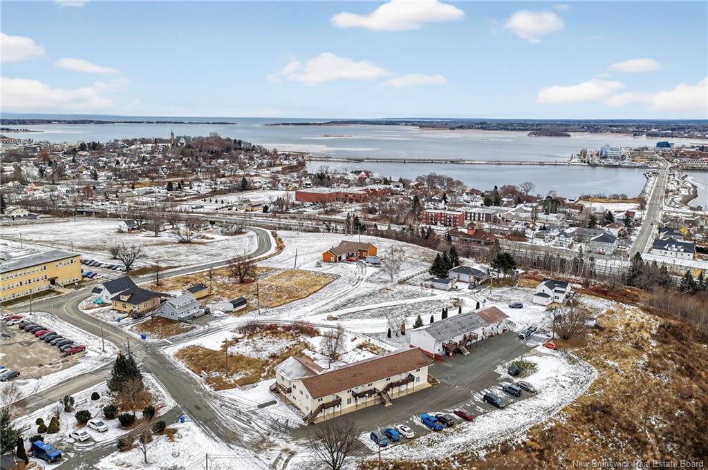 725 Univesity Dr, Bathurst, NB